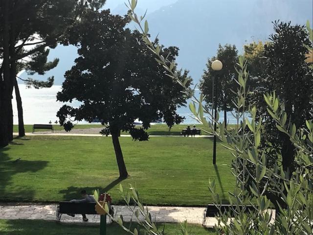 Appartement Balcone Sul Lago 加尔达湖滨 外观 照片