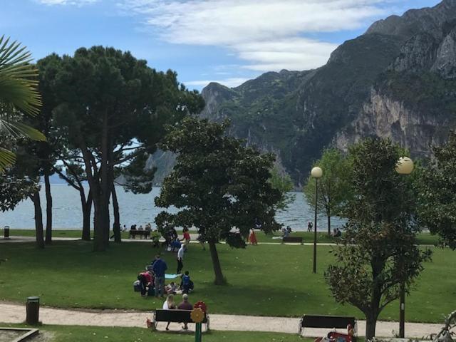 Appartement Balcone Sul Lago 加尔达湖滨 外观 照片